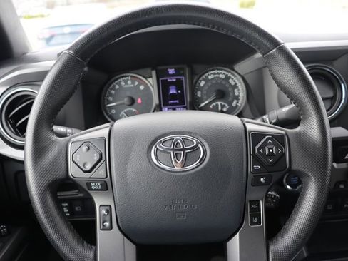 Used 2019 Toyota Tacoma TRD Sport image 19