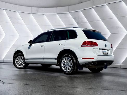 Used 2012 Volkswagen Touareg TDI image 6