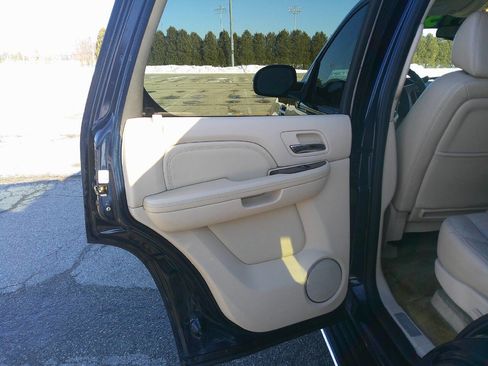 Used 2008 Cadillac Escalade AWD image 11