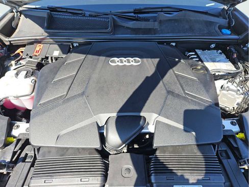 Certified 2025 Audi Q8 Premium AWD/4WD image 36