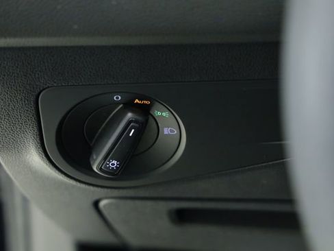 Used 2019 Volkswagen Tiguan S image 24