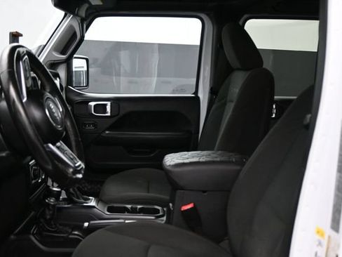Used 2018 Jeep Wrangler Unlimited Sahara AWD/4WD image 18