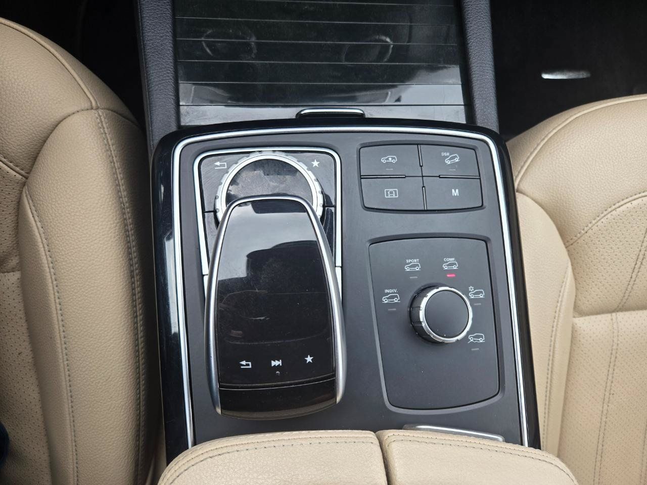 Used 2017 Mercedes-Benz GLS 450 4MATIC w/ Premium Package image 17