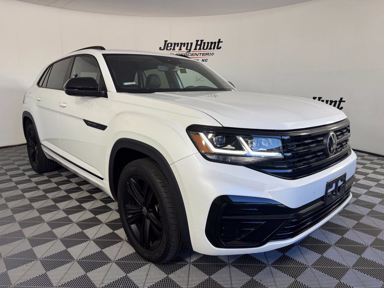 Used 2023 Volkswagen Atlas Cross Sport SEL R-Line AWD/4WD image 6