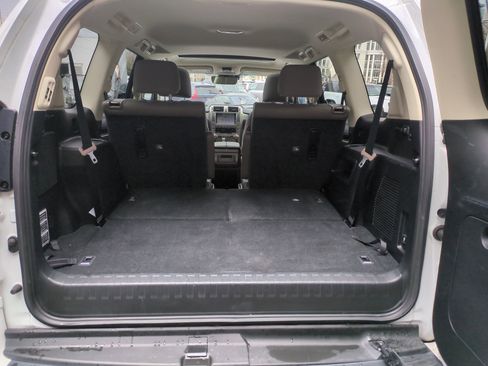 Used 2021 Lexus GX 460 Premium w/ Accessory Package image 30