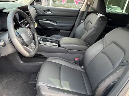New 2026 Nissan Pathfinder SL w/ SL Premium Package AWD/4WD image 5