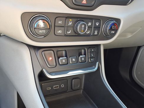 Used 2018 GMC Terrain SLE w/ Driver Convenience Package image 13