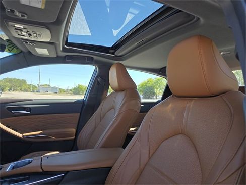 Used 2022 Toyota Avalon Limited image 21