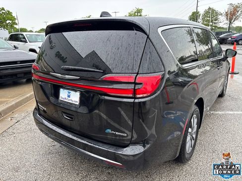 Used 2023 Chrysler Pacifica Touring-L FWD image 23