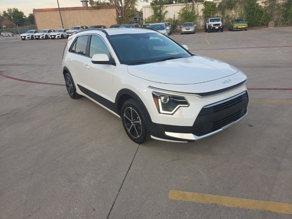 Used 2025 Kia Niro LX FWD image 6