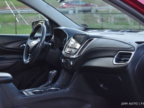 Used 2018 Chevrolet Equinox Premier image 17