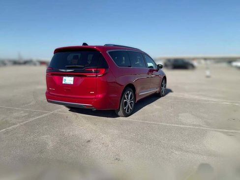 New 2026 Chrysler Pacifica Pinnacle image 11