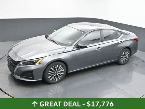 Used 2024 Nissan Altima 2.5 SV image 41