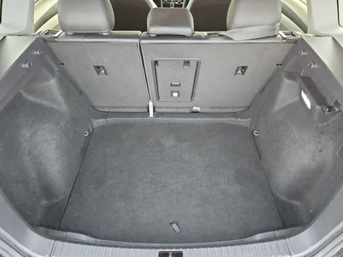 Used 2024 Volkswagen Taos SE image 33