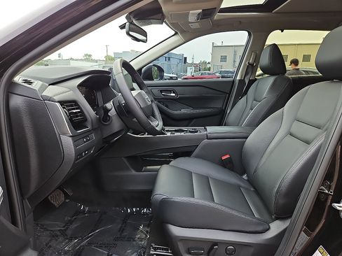 Used 2025 Nissan Rogue SL w/ SL Premium Package AWD/4WD image 13