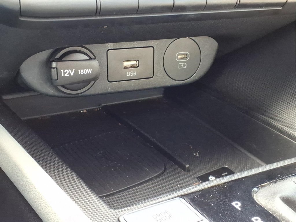 Used 2025 Hyundai Elantra Limited FWD image 28