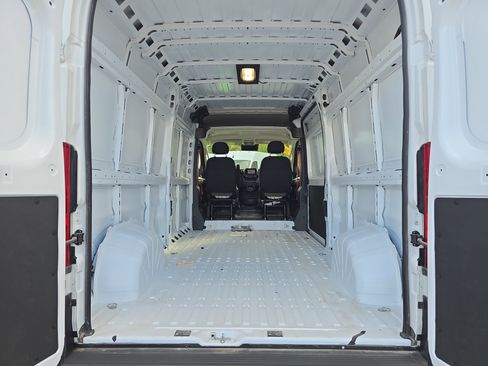 Used 2025 RAM ProMaster 2500 w/ Convenience Group image 7