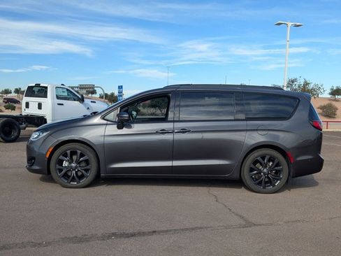 Used 2019 Chrysler Pacifica Limited w/ Advanced Safetytec Group image 8