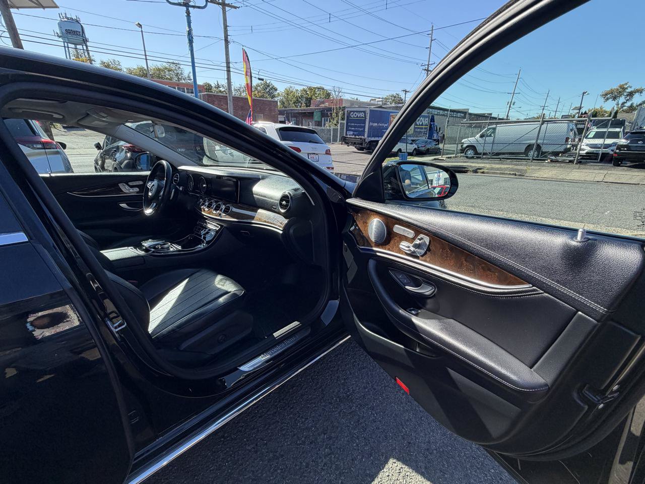Used 2017 Mercedes-Benz E 300 4MATIC w/ Premium 1 Package image 18