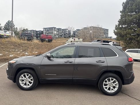 Used 2016 Jeep Cherokee Latitude w/ Cold Weather Group image 4