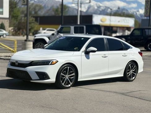 Used 2022 Honda Civic Touring image 3