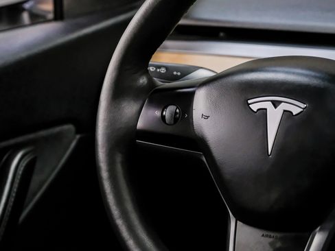 Used 2021 Tesla Model Y Long Range AWD/4WD image 19