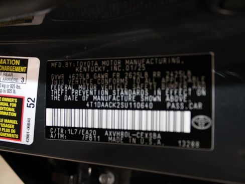 Used 2025 Toyota Camry SE image 13