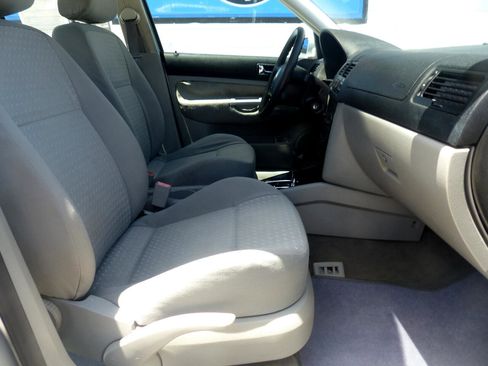 Used 2005 Volkswagen Jetta GL image 13