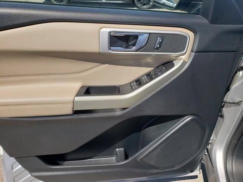 Used 2020 Ford Explorer XLT w/ Equipment Group 202A AWD/4WD image 11