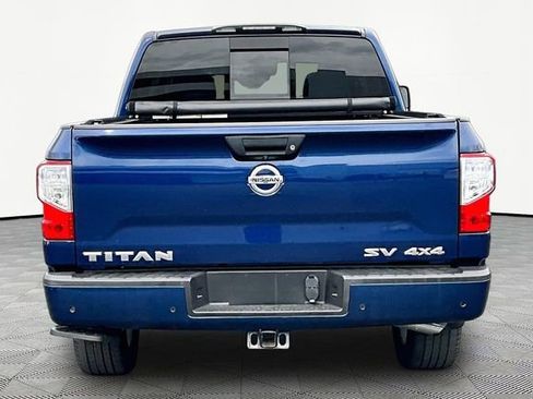 Used 2021 Nissan Titan SV w/ SV Convenience Package image 6