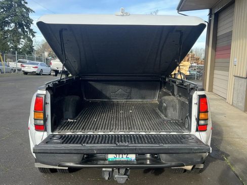 Used 2005 GMC Sierra 3500 SLT w/ Heavy-Duty Power Package image 5