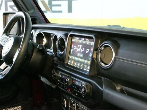 Used 2021 Jeep Wrangler Unlimited Sahara AWD/4WD image 10