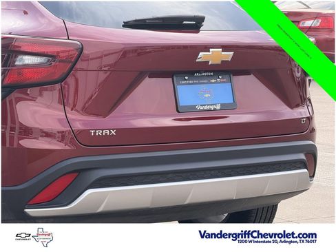Used 2025 Chevrolet Trax LT w/ LT Convenience Package FWD image 6