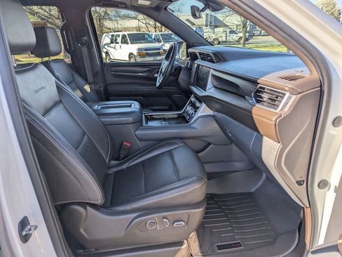 Used 2021 GMC Yukon Denali w/ Denali Premium Package image 20