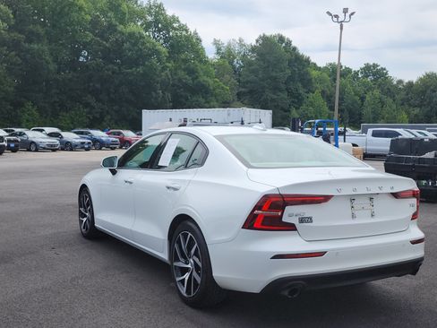 Used 2020 Volvo S60 T5 Momentum FWD image 3