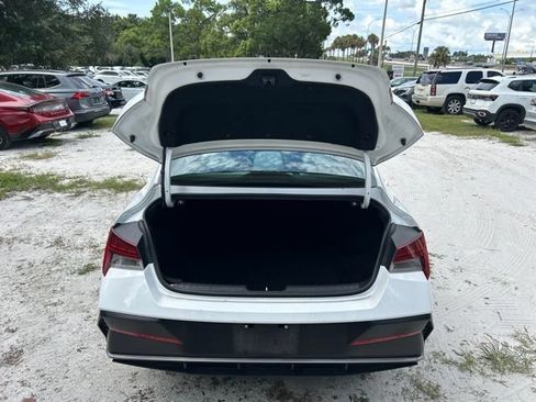 Used 2025 Hyundai Elantra Limited FWD image 7