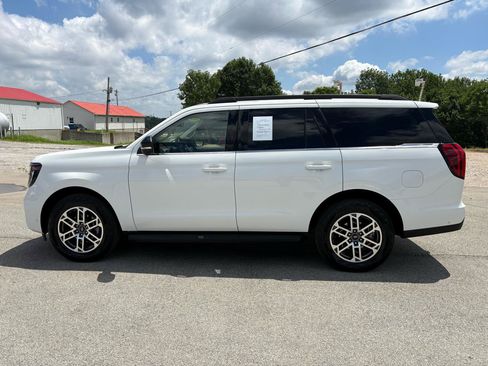 Used 2025 Ford Expedition Active AWD/4WD image 6