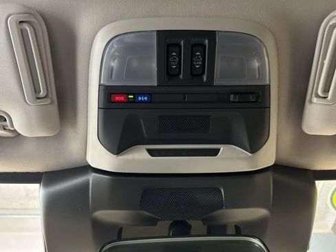 Used 2025 Subaru Crosstrek 2.0i Premium image 18