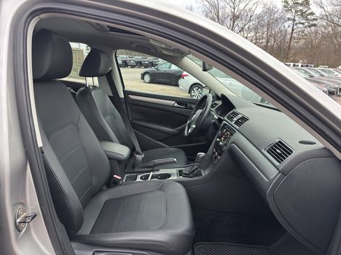 Used 2014 Volkswagen Passat TDI SE image 16