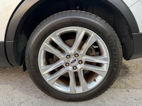 Used 2017 Ford Explorer XLT w/ Equipment Group 202A image 19