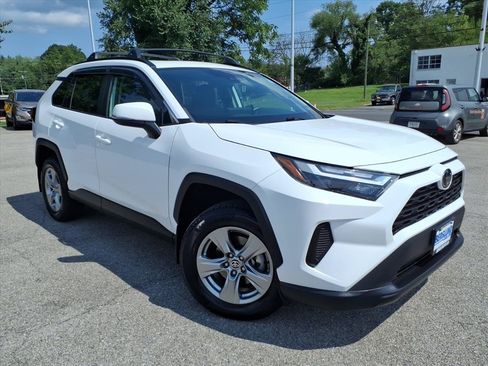 Used 2022 Toyota RAV4 XLE w/ Convenience Package AWD/4WD image 1