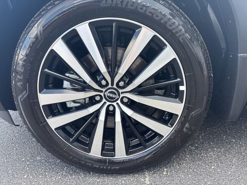 Used 2025 Nissan Pathfinder Platinum image 15