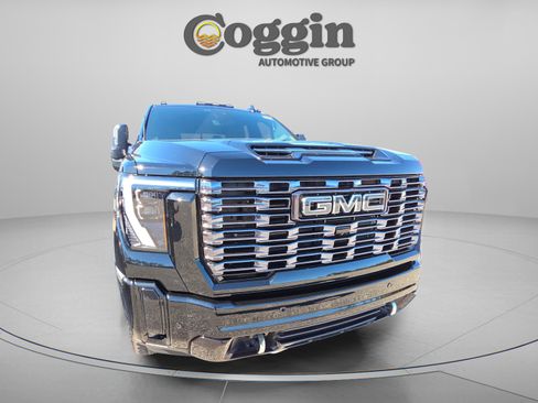 Used 2025 GMC Sierra 2500 Denali Ultimate image 12