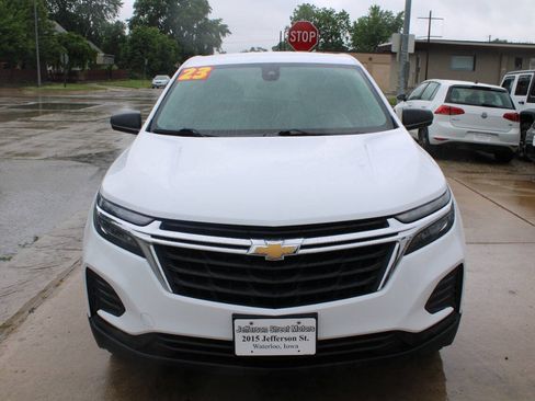 Used 2023 Chevrolet Equinox LS w/ LS Convenience Package AWD/4WD image 3