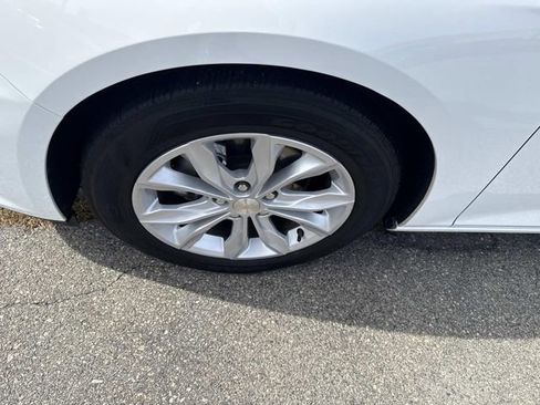 Used 2025 Chevrolet Malibu LT image 14