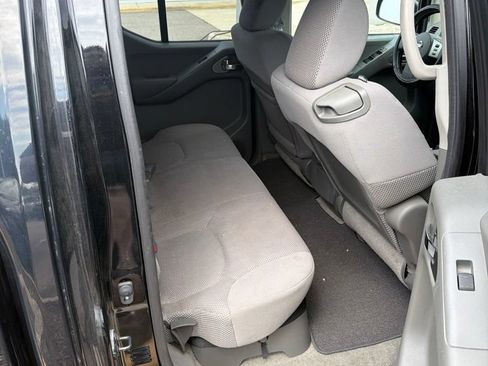 Used 2012 Nissan Frontier SV RWD image 8