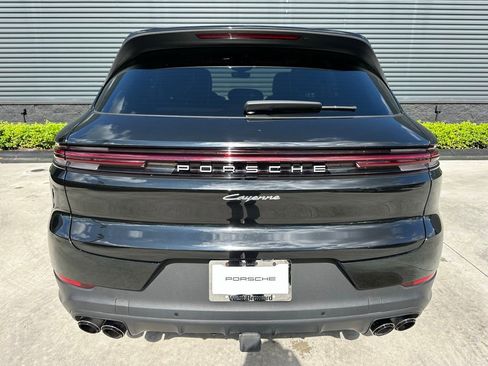 Used 2024 Porsche Cayenne image 12