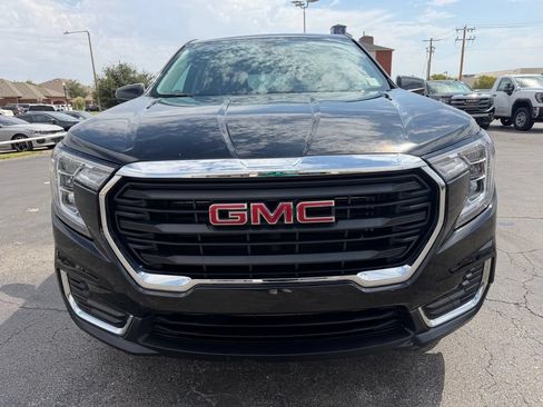 Used 2024 GMC Terrain SLE FWD image 8