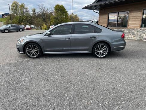 Used 2018 Volkswagen Passat 2.0T R-Line image 3