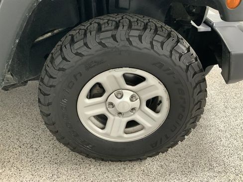 Used 2015 Jeep Wrangler Unlimited Sport image 11